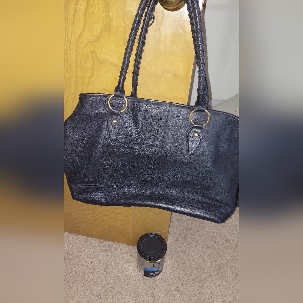 Black shoulder purse